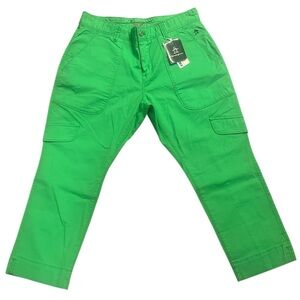 Brand new green munsingwear  capris
